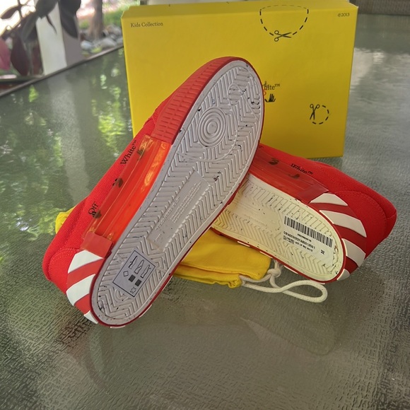 Off-White Toddler Sneakers - Picture 9 of 9